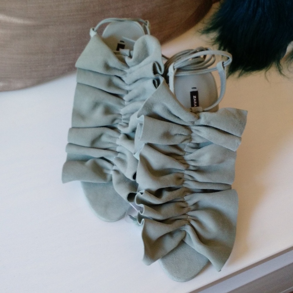 BRAND NEW ZARA LEATHER SANDALS SIZE 36